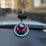 قطب نما جلو شیشه چراغ دار