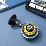 قطب نما جلو شیشه چراغ دار