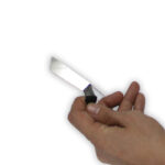 زه استیل جلو پنجره ساینا