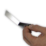 زه استیل جلو پنجره ساینا